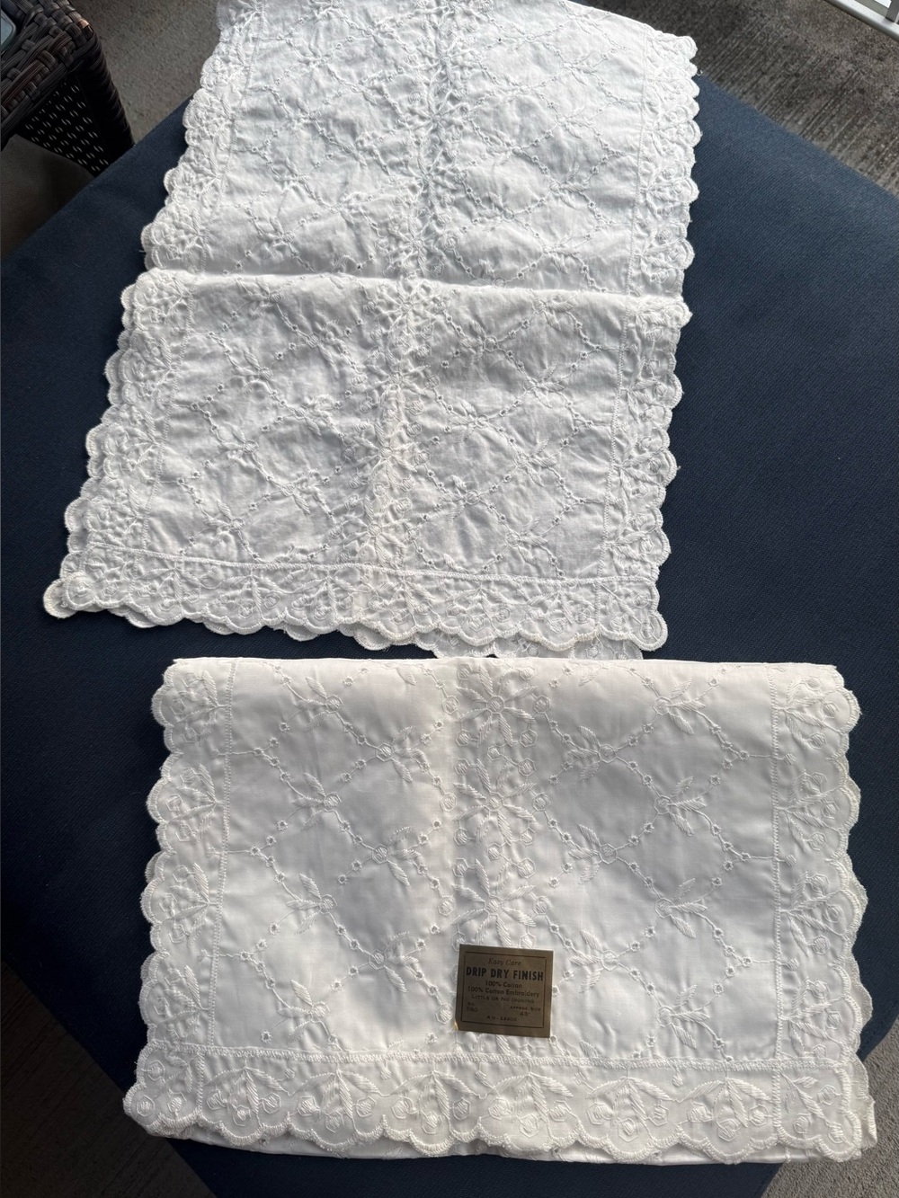 🆕BNWT Vintage Table Runners🆕